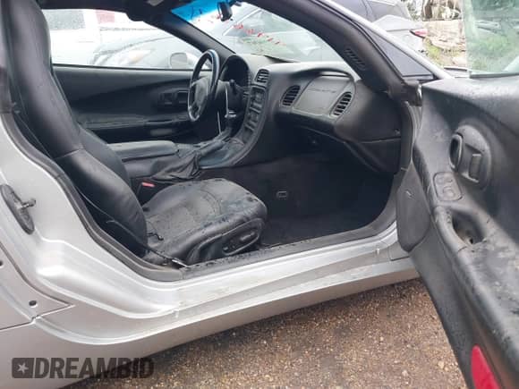 1997 Chevrolet Corvette with VIN 1G1YY22G0V5102032, listed as a IAAI auction lot 41966367 with 23,317 mi miles and . Bid and sale history available at DreamBid. Image 5.