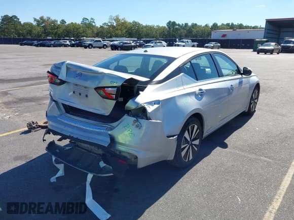 ✅ 2022 Nissan Altima SV • VIN: 1N4BL4DV2NN350419 • Lot: 43417394. Listed on IAAI with 61,117 mi. Free auction sales archive from the USA and detailed vehicle history report at DreamBid. Image 4.