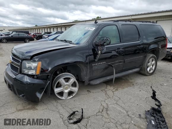 ✅ 2014 Chevrolet Suburban LT • VIN: 1GNSKJE72ER149065 • Lot: 61887944. Wystawiony na Copart z przebiegiem 244 214 mil. Bezpłatny archiwum sprzedaży aukcyjnych z USA i szczegółowy raport historii pojazdu na DreamBid. Zdjęcie 1.