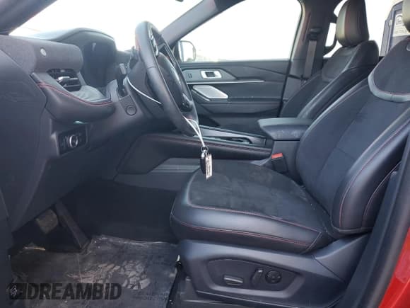 ✅ 2025 Ford Explorer ST • VIN: 1FMWK8GC0SGA20046 • Lot: 85372265. Listed on Copart with 11,226 mi. Free auction sales archive from the USA and detailed vehicle history report at DreamBid. Image 7.