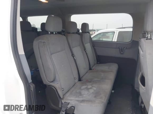 ✅ 2017 Ford Transit XL • VIN: 1FBZX2ZM2HKB13862 • Lot: 42248396. Wystawiony na IAAI z przebiegiem 160 798 mil. Bezpłatny archiwum sprzedaży aukcyjnych z USA i szczegółowy raport historii pojazdu na DreamBid. Zdjęcie 8.