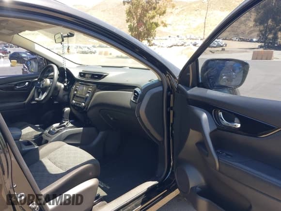 ✅ 2018 Nissan Rogue S • VIN: JN1BJ1CPXJW153913 • Lot: 42321015. Wystawiony na IAAI z przebiegiem 163 132 mil. Bezpłatny archiwum sprzedaży aukcyjnych z USA i szczegółowy raport historii pojazdu na DreamBid. Zdjęcie 5.