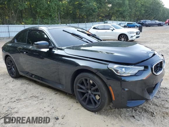 ✅ 2023 BMW 2 Series 230i xDrive • VIN: 3MW33CM09P8D24206 • Лот: 64114095. Опубликован ранее на Copart с пробегом Не указан. Бесплатный доступ к архиву аукционных продаж из США и подробный отчёт об истории автомобиля на DreamBid. Изображение 4.