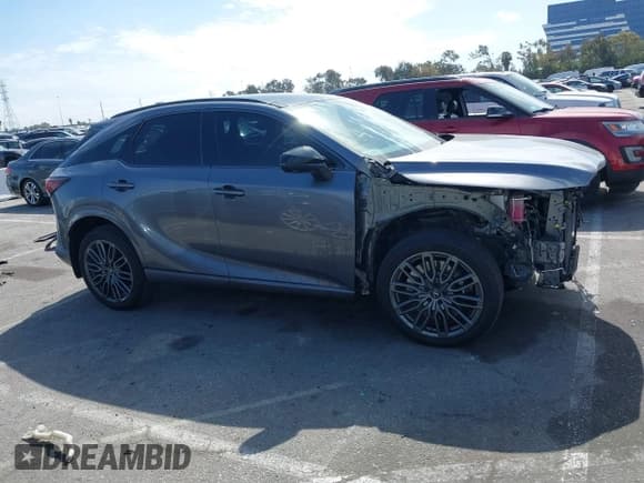 ✅ 2023 Lexus RX 500h F Sport Performance • VIN: 2T2BCMEA0PC002691 • Lot: 41692005. Wystawiony na IAAI z przebiegiem 25 917 mil. Bezpłatny archiwum sprzedaży aukcyjnych z USA i szczegółowy raport historii pojazdu na DreamBid. Zdjęcie 14.
