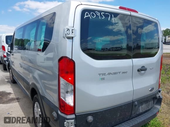 ✅ 2020 Ford Transit Passenger XL • VIN: 1FBAX2Y85LKA09571 • Lot: 40851163. Wystawiony na IAAI z przebiegiem 195 083 mil. Bezpłatny archiwum sprzedaży aukcyjnych z USA i szczegółowy raport historii pojazdu na DreamBid. Zdjęcie 3.