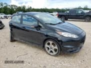 ✅ 2017 Ford Fiesta ST • VIN: 3FADP4GX4HM141000 • Lot: 62156945. Wystawiony na Copart z przebiegiem 98 340 mil. Bezpłatny archiwum sprzedaży aukcyjnych z USA i szczegółowy raport historii pojazdu na DreamBid. Zdjęcie 4.