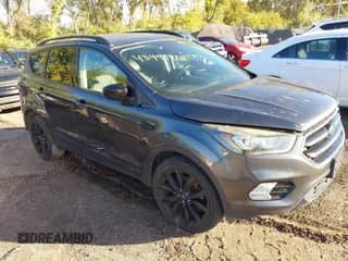 2018 Ford Escape SE z VIN 1FMCU9GD5JUB12944, wystawiony jako IAAI lot #43497420 z przebiegiem 172 518 mil mil oraz . Historia ofert i sprzedaży dostępna na DreamBid. Obrazek 1.