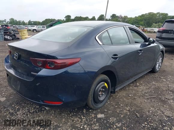 ✅ 2020 Mazda 3 • VIN: 3MZBPABL1LM126819 • Lot: 43010772. Wystawiony na IAAI z przebiegiem 11 299 mil. Bezpłatny archiwum sprzedaży aukcyjnych z USA i szczegółowy raport historii pojazdu na DreamBid. Zdjęcie 4.