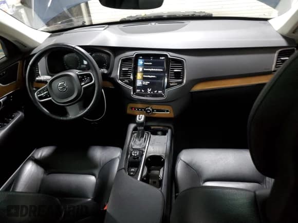 ✅ 2022 Volvo XC90 Momentum • VIN: YV4A221K2N1777983 • Lot: 44612795. Listed on Copart with 27,763 mi. Free auction sales archive from the USA and detailed vehicle history report at DreamBid. Image 8.