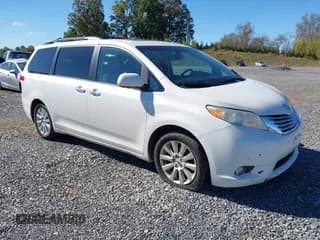 ✅ 2011 Toyota Sienna Limited • VIN: 5TDDK3DC0BS021335 • Лот: 43425255. Опубликован ранее на IAAI с пробегом 329 616 миль. Бесплатный доступ к архиву аукционных продаж из США и подробный отчёт об истории автомобиля на DreamBid. Изображение 1.