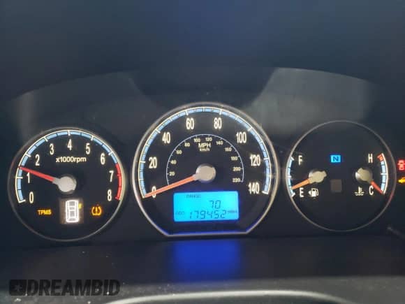 2007 Hyundai Santa Fe SE с VIN 5NMSH73E17H051082, выставлен на аукционе Copart как лот 68279794 с пробегом 179 452 миль миль и Списание • Salvage title. История ставок и продаж доступна на DreamBid. Изображение 9.