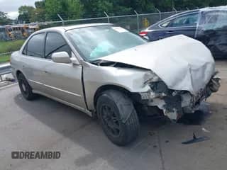 1999 Honda Accord EX с VIN JHMCG5655XC022933, выставлен на аукционе IAAI как лот 43051515 с пробегом 305 973 миль миль и . История ставок и продаж доступна на DreamBid. Изображение 1.