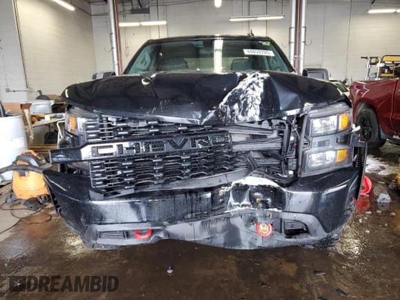 ✅ 2022 Chevrolet Silverado 1500 Custom Trail Boss • VIN: 3GCPYCEL2NG110871 • Lot: 44859705. Wystawiony na Copart z przebiegiem 82 790 mil. Bezpłatny archiwum sprzedaży aukcyjnych z USA i szczegółowy raport historii pojazdu na DreamBid. Zdjęcie 5.