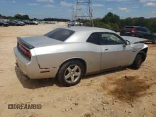 2010 Dodge Challenger SE z VIN 2B3CJ4DV3AH133650, wystawiony jako Copart lot #70390264 z przebiegiem 277 192 mil mil oraz Szkoda całkowita • Salvage title. Historia ofert i sprzedaży dostępna na DreamBid. Obrazek 3.