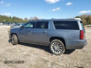 ✅ 2019 Chevrolet Suburban Premier • VIN: 1GNSKJKJ3KR291615 • Lot: 90142665. Wystawiony na Copart z przebiegiem 130 860 mil. Bezpłatny archiwum sprzedaży aukcyjnych z USA i szczegółowy raport historii pojazdu na DreamBid. Zdjęcie 2.