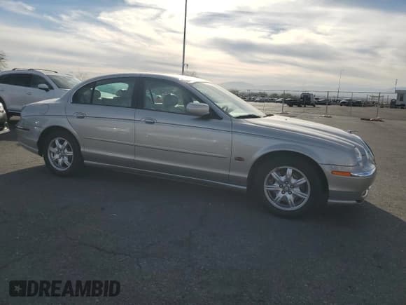 ✅ 2000 Jaguar S-Type V8 • VIN: SAJDA01D7YGL09825 • Lot: 92186895. Wystawiony na Copart z przebiegiem 68 083 mil. Bezpłatny archiwum sprzedaży aukcyjnych z USA i szczegółowy raport historii pojazdu na DreamBid. Zdjęcie 4.