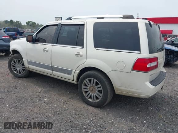 ✅ 2008 Lincoln Navigator • VIN: 5LMFU28538LJ20680 • Lot: 43121399. Wystawiony na IAAI z przebiegiem 226 634 mil. Bezpłatny archiwum sprzedaży aukcyjnych z USA i szczegółowy raport historii pojazdu na DreamBid. Zdjęcie 3.