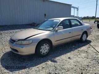 ✅ 2000 Honda Accord LX • VIN: 1HGCG5648YA044898 • Lot: 70706415. Listed on Copart with 151,386 mi. Free auction sales archive from the USA and detailed vehicle history report at DreamBid. Image 1.