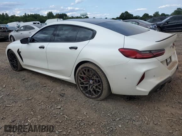 ✅ 2022 BMW M8 Competition • VIN: WBSGV0C02NCG77628 • Lot: 63987104. Wystawiony na Copart z przebiegiem 27 711 mil. Bezpłatny archiwum sprzedaży aukcyjnych z USA i szczegółowy raport historii pojazdu na DreamBid. Zdjęcie 2.