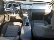 ✅ 2006 Ford Mustang Standard • VIN: 1ZVHT80N165136621 • Lot: 85731305. Wystawiony na Copart z przebiegiem 104 396 mil. Bezpłatny archiwum sprzedaży aukcyjnych z USA i szczegółowy raport historii pojazdu na DreamBid. Zdjęcie 8.