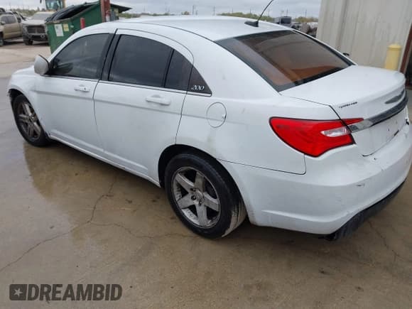 ✅ 2012 Chrysler 200 Touring • VIN: 1C3CCBBB1CN240698 • Lot: 43658210. Listed on IAAI with 173,092 mi. Free auction sales archive from the USA and detailed vehicle history report at DreamBid. Image 3.