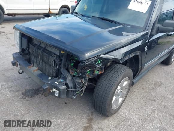 ✅ 2008 Jeep Commander Limited • VIN: 1J8HG58288C145792 • Lot: 42838413. Wystawiony na IAAI z przebiegiem 193 485 mil. Bezpłatny archiwum sprzedaży aukcyjnych z USA i szczegółowy raport historii pojazdu na DreamBid. Zdjęcie 14.