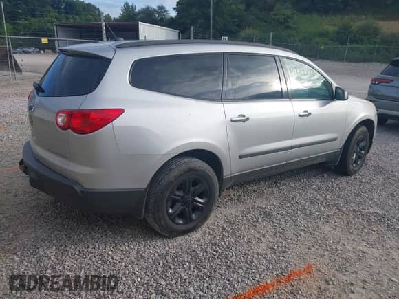 2009 Chevrolet Traverse LS with VIN 1GNER13D69S114271, listed as a IAAI auction lot 42924879 with 107,145 mi miles and . Bid and sale history available at DreamBid. Image 4.
