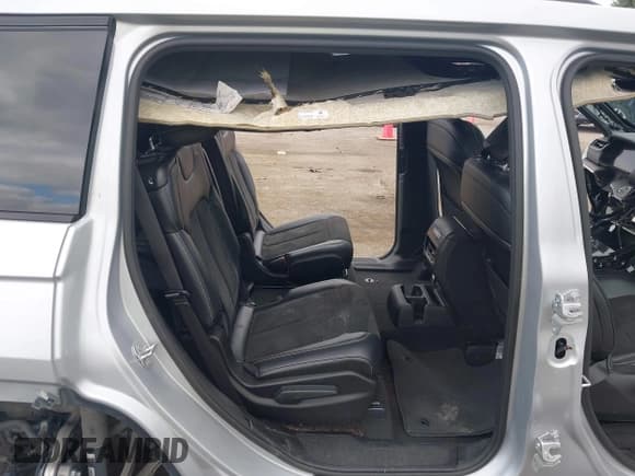 ✅ 2023 Jeep Grand Cherokee Altitude • VIN: 1C4RJKAG8P8797170 • Lot: 42995950. Wystawiony na IAAI z przebiegiem 40 226 mil. Bezpłatny archiwum sprzedaży aukcyjnych z USA i szczegółowy raport historii pojazdu na DreamBid. Zdjęcie 8.