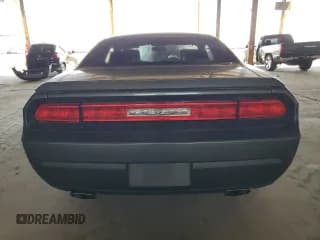 ✅ 2010 Dodge Challenger R/T Classic • VIN: 2B3CJ5DT9AH235376 • Lot: 66797404. Wystawiony na Copart z przebiegiem Nie podano. Bezpłatny archiwum sprzedaży aukcyjnych z USA i szczegółowy raport historii pojazdu na DreamBid. Zdjęcie 6.