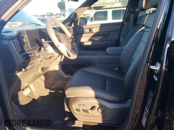 2025 Hyundai Santa Fe Calligraphy с VIN 5NMP5DG19SH022376, выставлен на аукционе Copart как лот 82799444 с пробегом 1 114 миль миль и Списание • Salvage title. История ставок и продаж доступна на DreamBid. Изображение 7.