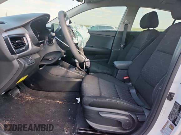 ✅ 2021 Kia Rio S • VIN: 3KPA25AD8ME375807 • Lot: 82187585. Wystawiony na Copart z przebiegiem 31 261 mil. Bezpłatny archiwum sprzedaży aukcyjnych z USA i szczegółowy raport historii pojazdu na DreamBid. Zdjęcie 7.