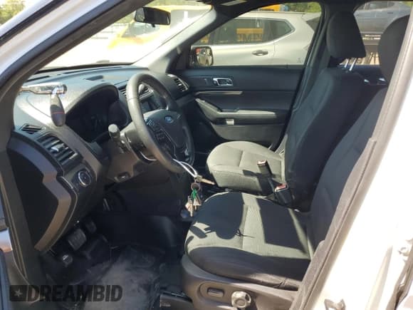 ✅ 2018 Ford Police Interceptor Utility • VIN: 1FM5K8AR7JGA71289 • Лот: 54553715. Опубликован ранее на Copart с пробегом 56 054 миль. Бесплатный доступ к архиву аукционных продаж из США и подробный отчёт об истории автомобиля на DreamBid. Изображение 7.