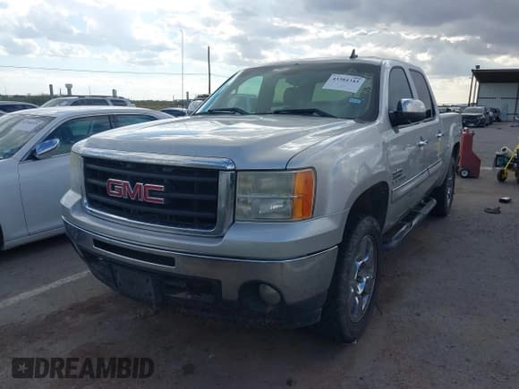 ✅ 2011 GMC Sierra 1500 SLE • VIN: 3GTP1VE01BG177608 • Lot: 43384343. Wystawiony na IAAI z przebiegiem 306 861 mil. Bezpłatny archiwum sprzedaży aukcyjnych z USA i szczegółowy raport historii pojazdu na DreamBid. Zdjęcie 12.