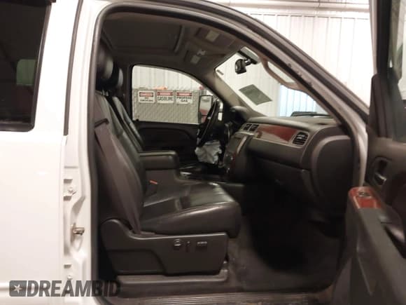 ✅ 2011 Chevrolet Silverado 1500 LTZ • VIN: 3GCPKTE30BG222565 • Lot: 43106845. Listed on IAAI with 154,158 mi. Free auction sales archive from the USA and detailed vehicle history report at DreamBid. Image 5.