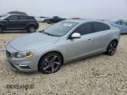 ✅ 2015 Volvo S60 T6 R-Design Platinum • VIN: YV1902TH2F2310386 • Lot: 42306865. Wystawiony na Copart z przebiegiem 139 556 mil. Bezpłatny archiwum sprzedaży aukcyjnych z USA i szczegółowy raport historii pojazdu na DreamBid. Zdjęcie 1.