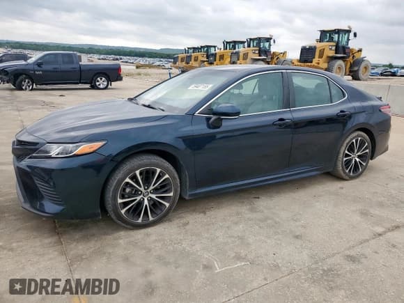 ✅ 2018 Toyota Camry LE • VIN: 4T1B11HK2JU654148 • Лот: 59407155. Опубликован ранее на Copart с пробегом 93 594 миль. Бесплатный доступ к архиву аукционных продаж из США и подробный отчёт об истории автомобиля на DreamBid. Изображение 1.