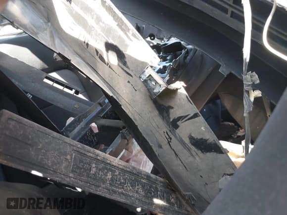 ✅ 2017 Ford Mustang V6 • VIN: 1FA6P8AMXH5208168 • Lot: 42106615. Wystawiony na IAAI z przebiegiem Nie podano. Bezpłatny archiwum sprzedaży aukcyjnych z USA i szczegółowy raport historii pojazdu na DreamBid. Zdjęcie 8.