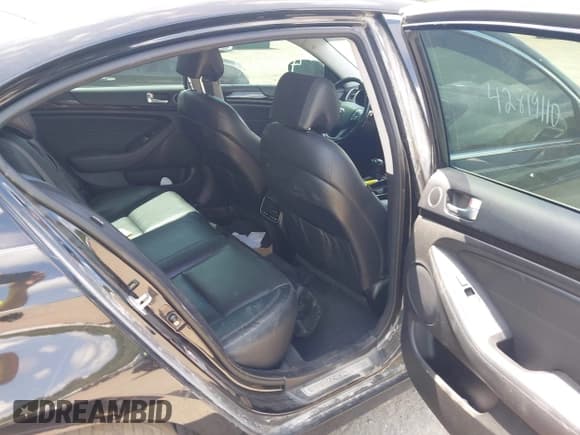 ✅ 2016 Kia Cadenza Premium • VIN: KNALN4D79G5221054 • Lot: 42819110. Wystawiony na IAAI z przebiegiem 137 697 mil. Bezpłatny archiwum sprzedaży aukcyjnych z USA i szczegółowy raport historii pojazdu na DreamBid. Zdjęcie 8.