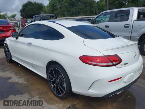✅ 2019 Mercedes-Benz C 300 • VIN: WDDWJ8DB0KF784235 • Lot: 42675927. Wystawiony na IAAI z przebiegiem 79 652 mil. Bezpłatny archiwum sprzedaży aukcyjnych z USA i szczegółowy raport historii pojazdu na DreamBid. Zdjęcie 3.