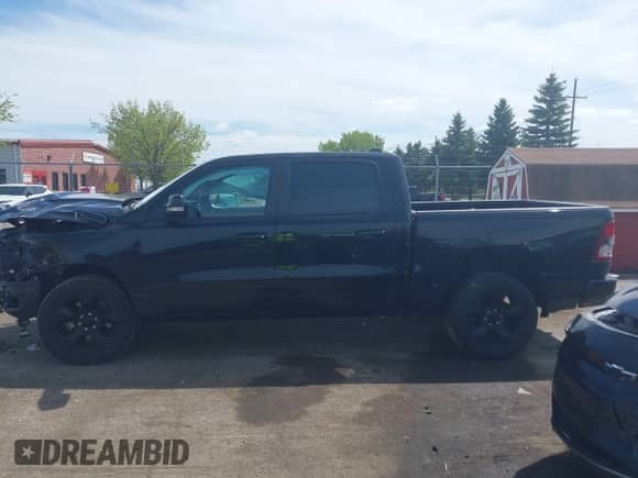 2019 Ram 1500 Big Horn z VIN 1C6RRFFG0KN919093, wystawiony jako IAAI lot #42213753 z przebiegiem 82 178 mil mil oraz . Historia ofert i sprzedaży dostępna na DreamBid. Obrazek 14.