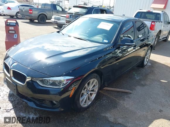 ✅ 2018 BMW 3 Series 320i xDrive • VIN: WBA8E5G59JNU47947 • Лот: 42952047. Опубликован ранее на IAAI с пробегом 112 781 миль. Бесплатный доступ к архиву аукционных продаж из США и подробный отчёт об истории автомобиля на DreamBid. Изображение 2.