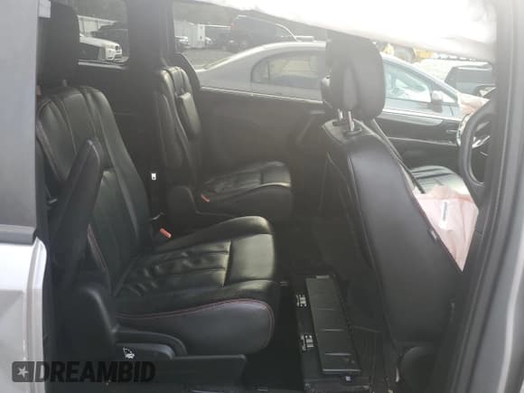 ✅ 2018 Dodge Grand Caravan GT • VIN: 2C4RDGEG2JR222119 • Лот: 81237535. Опубликован ранее на Copart с пробегом 107 237 миль. Бесплатный доступ к архиву аукционных продаж из США и подробный отчёт об истории автомобиля на DreamBid. Изображение 11.