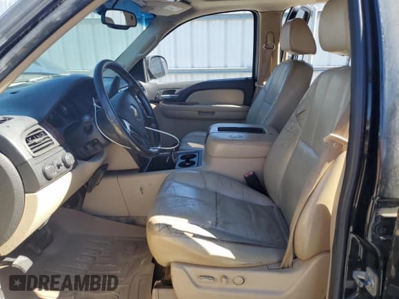 ✅ 2007 Chevrolet Suburban LT • VIN: 3GNFK16327G100819 • Лот: 82555655. Опубликован ранее на Copart с пробегом 240 431 миль. Бесплатный доступ к архиву аукционных продаж из США и подробный отчёт об истории автомобиля на DreamBid. Изображение 7.