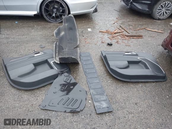 ✅ 2024 GMC Sierra 1500 SLT • VIN: 1GTUUDED5RZ154074 • Лот: 43616025. Опубликован ранее на IAAI с пробегом 56 978 миль. Бесплатный доступ к архиву аукционных продаж из США и подробный отчёт об истории автомобиля на DreamBid. Изображение 12.