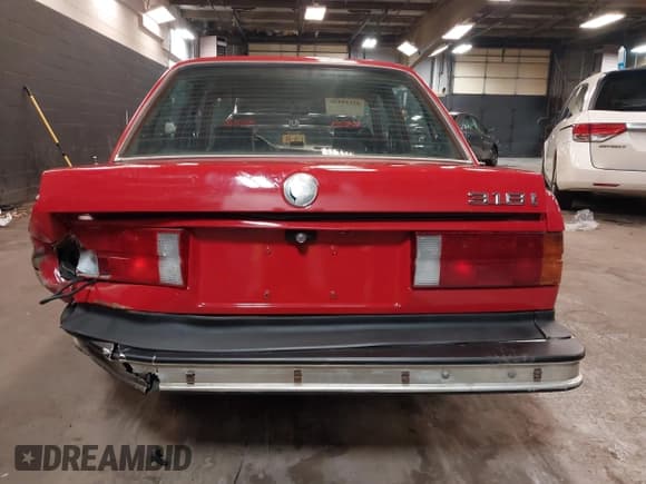 ✅ 1985 BMW 3 Series • VIN: WBAAC7404F0675709 • Лот: 42149470. Опубликован ранее на IAAI с пробегом 199 001 миль. Бесплатный доступ к архиву аукционных продаж из США и подробный отчёт об истории автомобиля на DreamBid. Изображение 6.