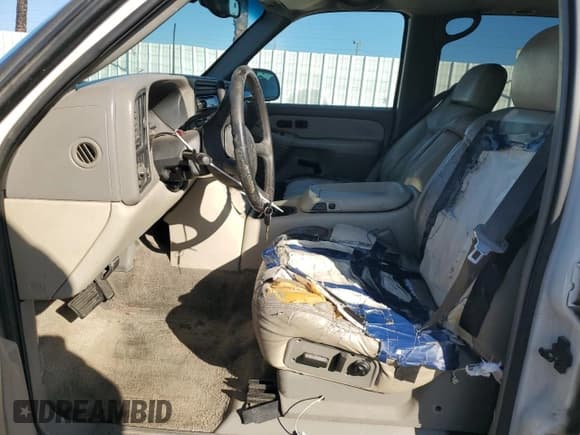 ✅ 2001 Chevrolet Suburban LT • VIN: 3GNEC16TX1G200716 • Лот: 79967244. Опубликован ранее на Copart с пробегом 205 495 миль. Бесплатный доступ к архиву аукционных продаж из США и подробный отчёт об истории автомобиля на DreamBid. Изображение 7.