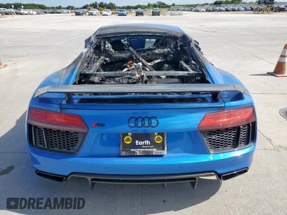 ✅ 2017 Audi R8 V10 plus • VIN: WUAKBAFX6H7901764 • Lot: 65131505. Wystawiony na Copart z przebiegiem Nie podano. Bezpłatny archiwum sprzedaży aukcyjnych z USA i szczegółowy raport historii pojazdu na DreamBid. Zdjęcie 6.