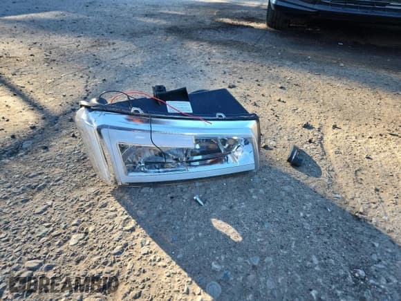 ✅ 2004 Chevrolet Silverado 1500 LS • VIN: 1GCEC14VX4Z243082 • Лот: 89919825. Опубликован ранее на Copart с пробегом 101 819 миль. Бесплатный доступ к архиву аукционных продаж из США и подробный отчёт об истории автомобиля на DreamBid. Изображение 12.