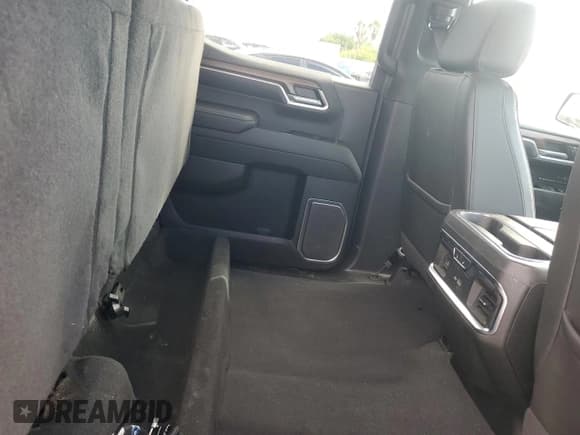 ✅ 2022 Chevrolet Silverado 1500 • VIN: 1GCUDJET4NZ633022 • Лот: 85700345. Опубликован ранее на Copart с пробегом 72 731 миль. Бесплатный доступ к архиву аукционных продаж из США и подробный отчёт об истории автомобиля на DreamBid. Изображение 10.