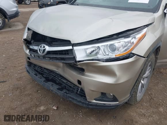 ✅ 2014 Toyota Highlander XLE • VIN: 5TDJKRFH2ES063394 • Lot: 42744211. Listed on IAAI with 221,208 mi. Free auction sales archive from the USA and detailed vehicle history report at DreamBid. Image 6.